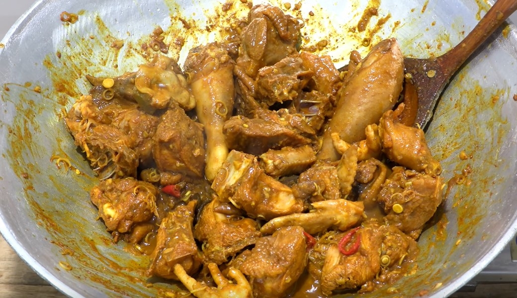 Xào gà cho thịt săn