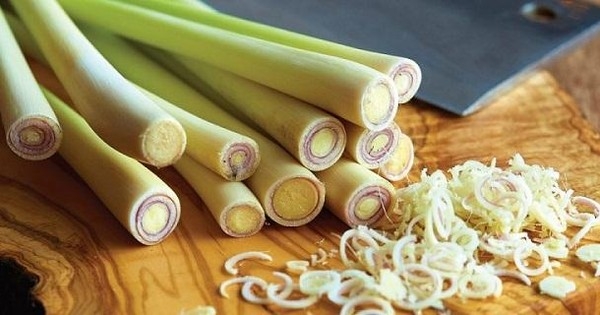 Sả băm nhuyễn và đập dập