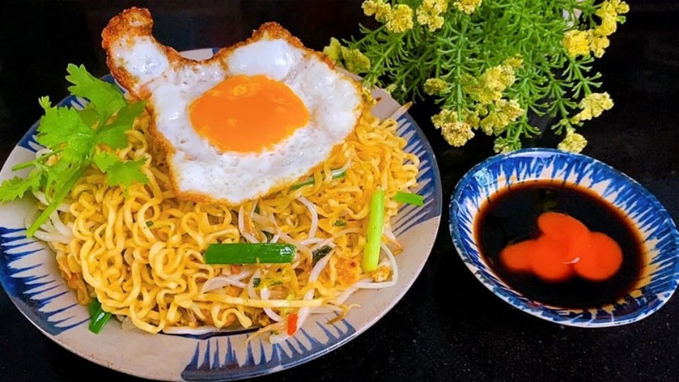 Mì xào trứng thơm béo