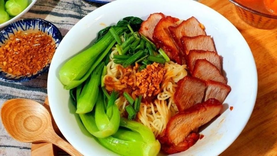 Bữa ăn thêm lạ miệng với món mì xào xá xíu