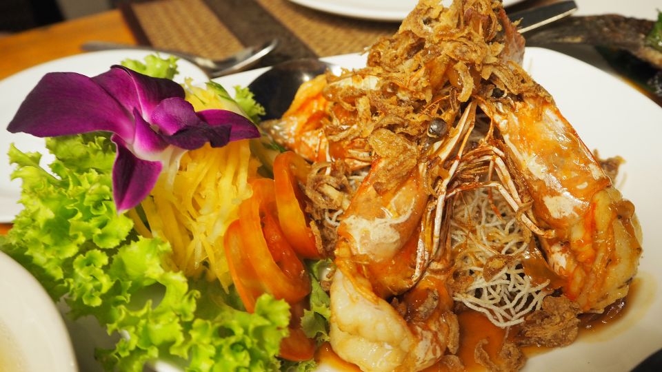 Mì xào giòn ăn lạ miệng