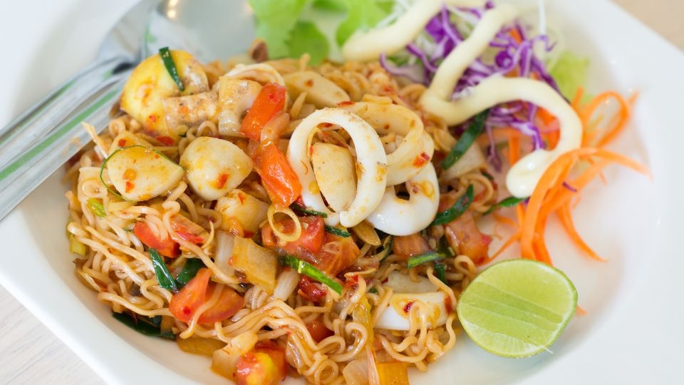 Mì xào kiểu Thái chua cay bắt vị