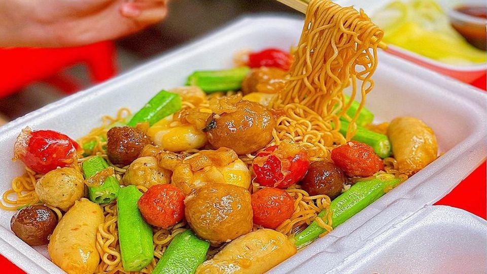 Mì xào cá viên, ăn vặt hay ăn chính đều no