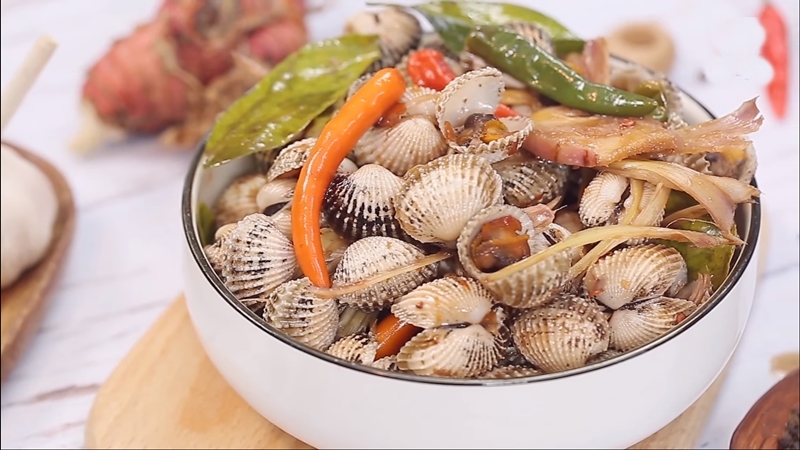 sò huyết hấp cay