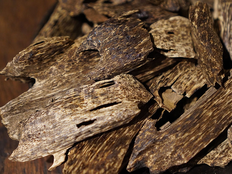 trầm hương có màu như sáp ong