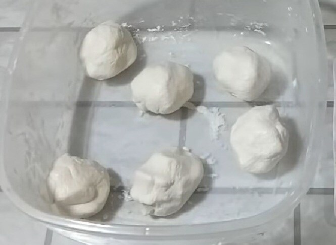 Chia bột và vo tròn