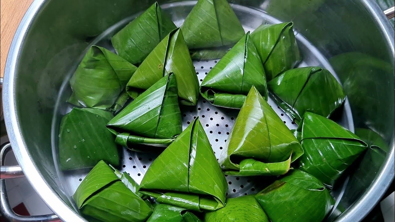 Xếp bánh vào xửng hấp