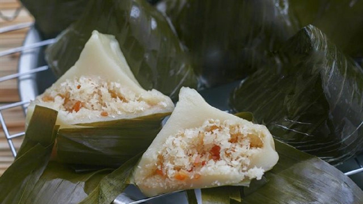 Bánh ít nhân dừa có vị ngọt béo đặc trưng