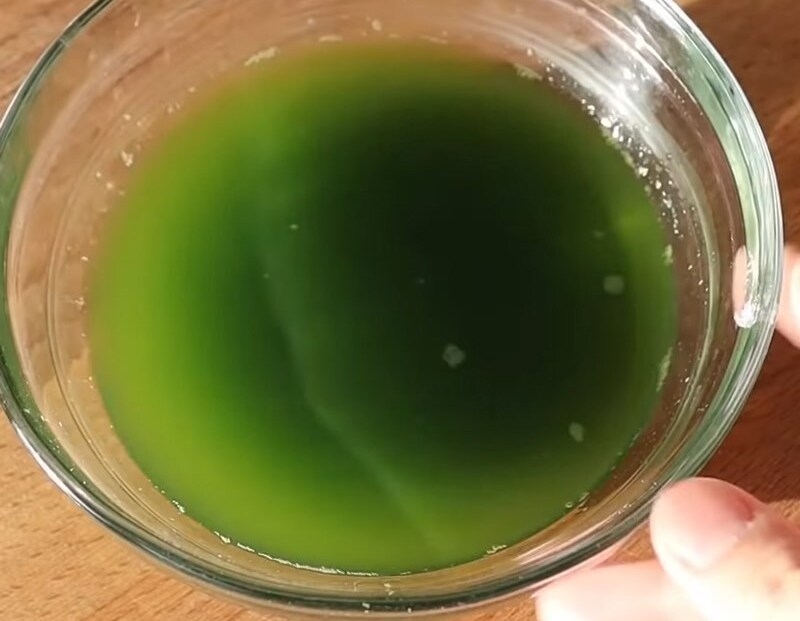 Nước tạo màu bột bánh bằng lá dứa