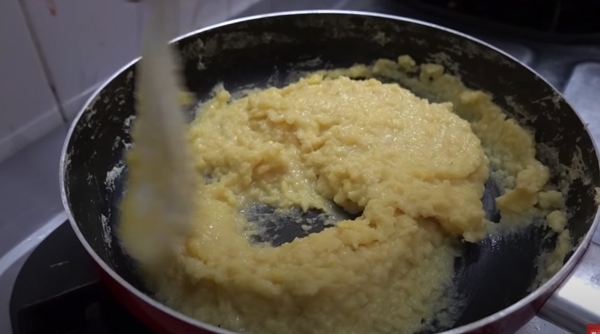 Xào đậu xanh cho mềm nhừ