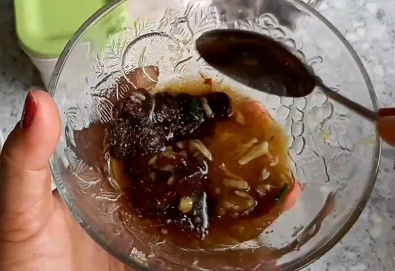 Làm nước chấm cá nướng