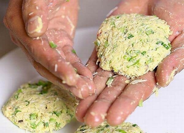 Tạo hình cho chả cua