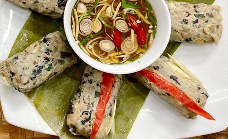 Cách làm chả ốc hấp lá chuối siêu đơn giản, chả có vị dai sần sật ăn rất “đã”