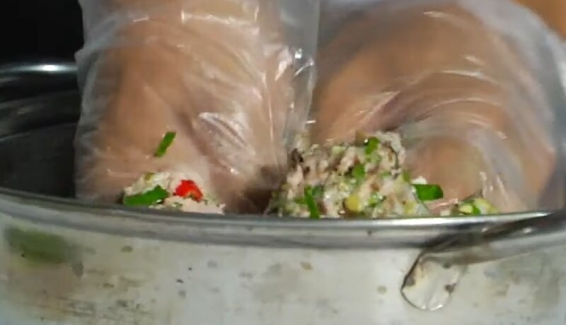 Trộn hết các nguyên liệu với nhau