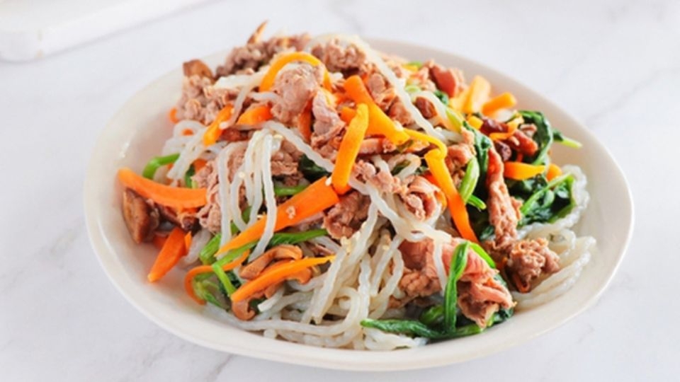 Miến trộn thịt bò mềm, thơm béo vị đậu phộng