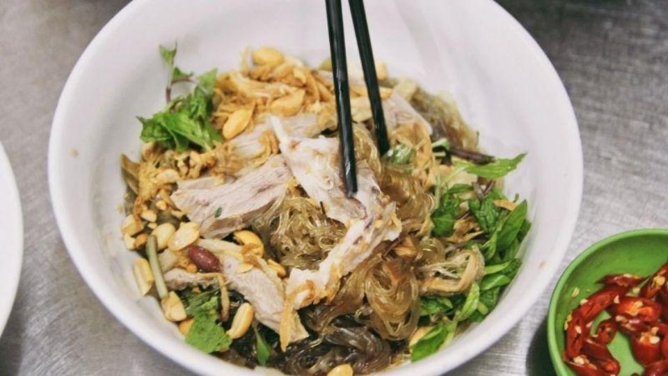Miến ngan trộn là món ăn không thể bỏ qua