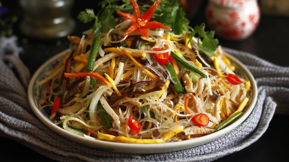 Miến trộn thập cẩm là sự hòa quyện độc đáo