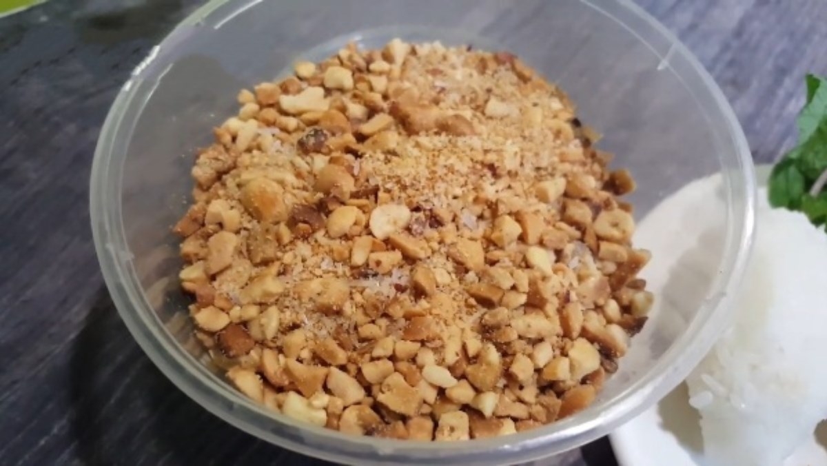 Giã nhuyễn đậu phộng