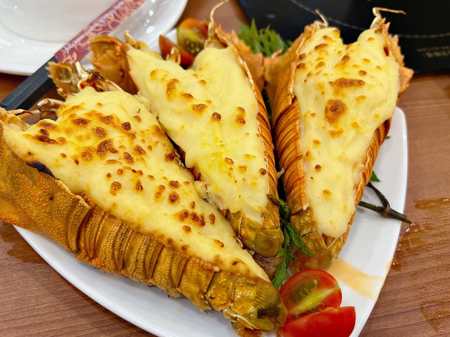 Tôm mũ ni nướng phô mai béo ngậy đầy hấp dẫn