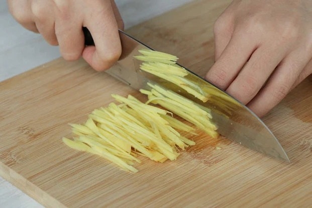 Gừng cắt thành sợi