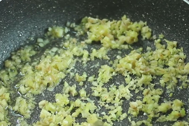 Phi thơm sả và tỏi