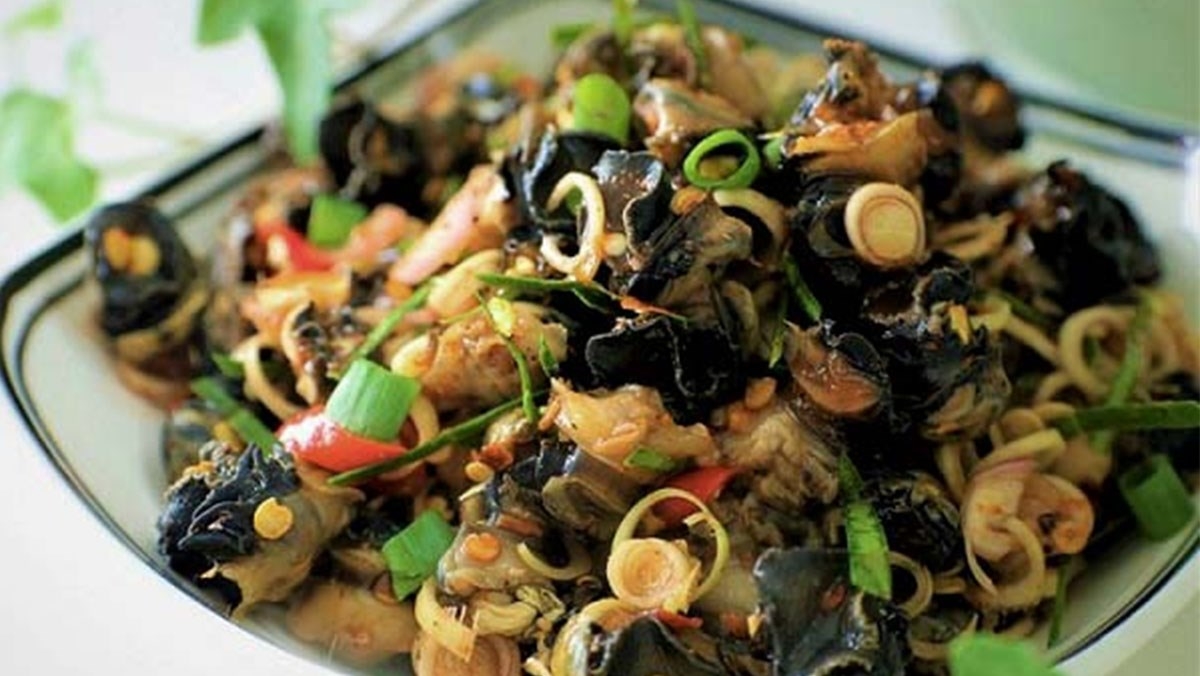 Món ốc bươu xào sả ớt dai dai, đậm đà, ăn rất bắt cơm