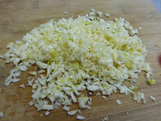 Băm nhuyễn tỏi