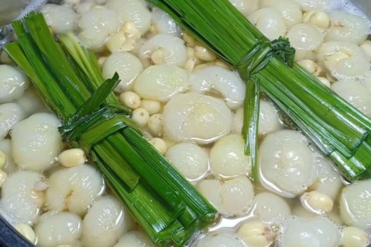 Chia sẻ cách nấu chè long nhãn hạt sen thơm ngon, bùi ngậy (Hình 6)