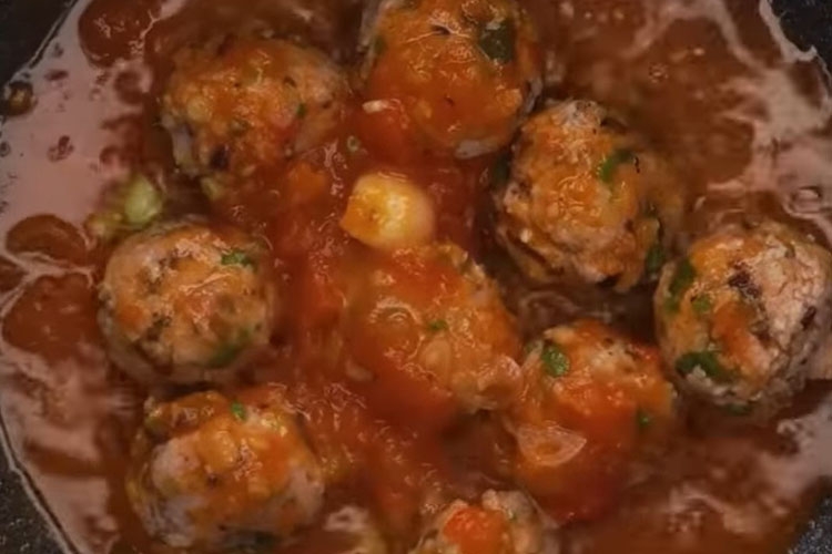 Cách làm thịt viên sốt cà chua đơn giản (Hình 7)