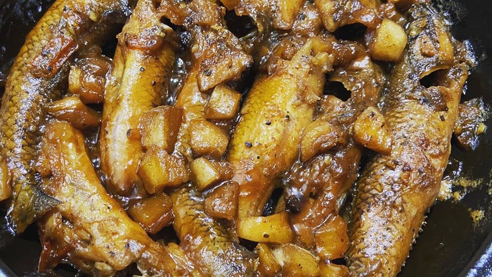 Cá bống kho tiêu và tóp mỡ