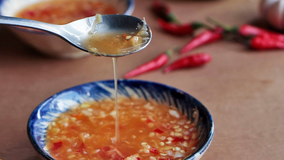 Làm mắm gừng ăn với cháo vịt