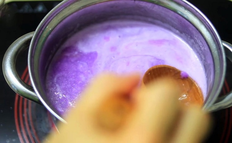 Nấu canh khoai mỡ thịt bằm