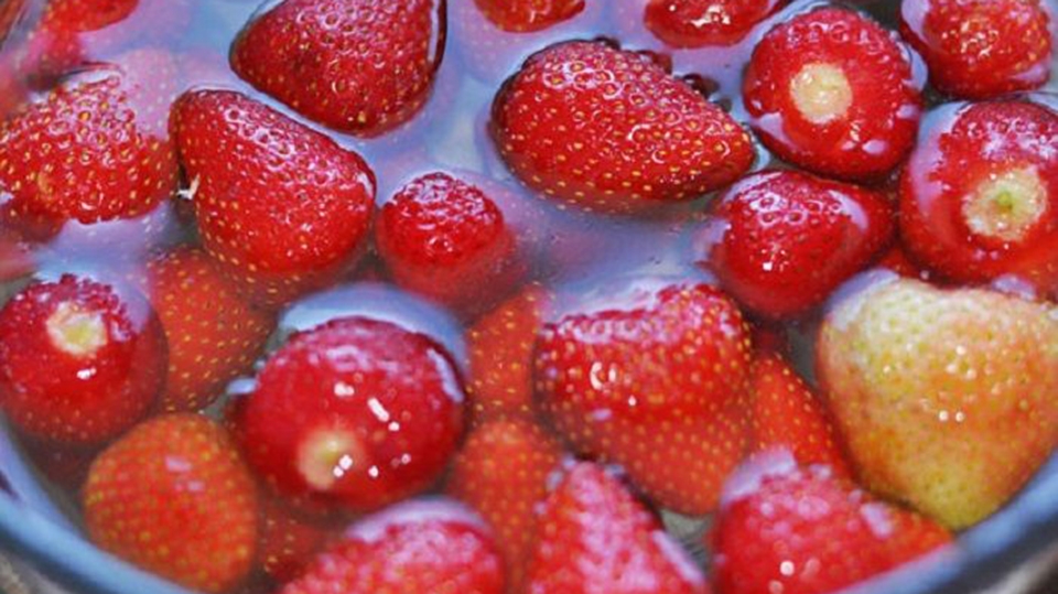 Sên mứt dâu tây với đường