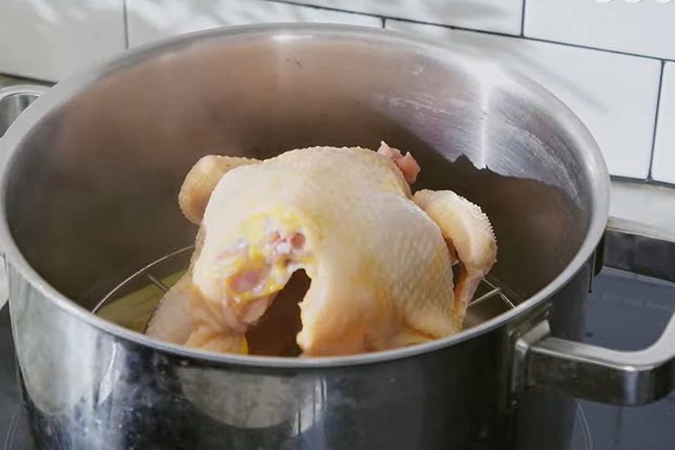Bật mí cách làm gỏi măng cụt không dính mủ (Hình 2)