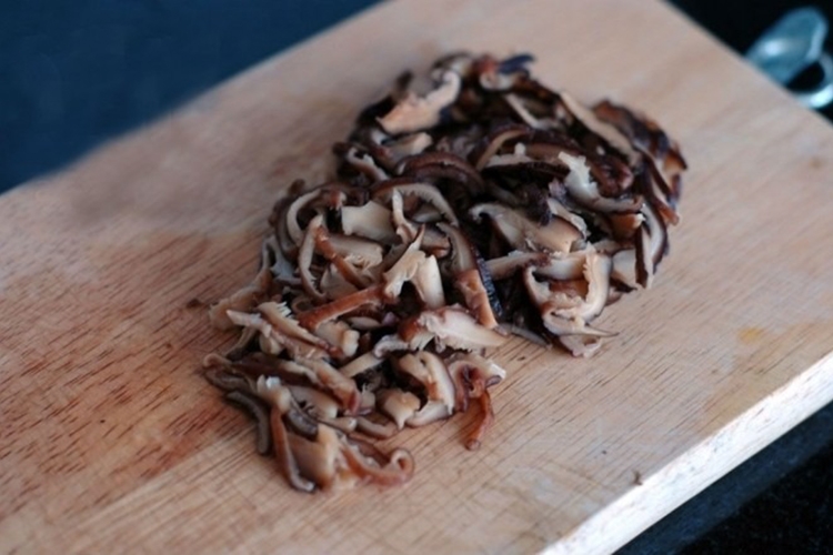 Cách nấu súp gà ngô nấm thơm ngon ngây ngất (Hình 4)