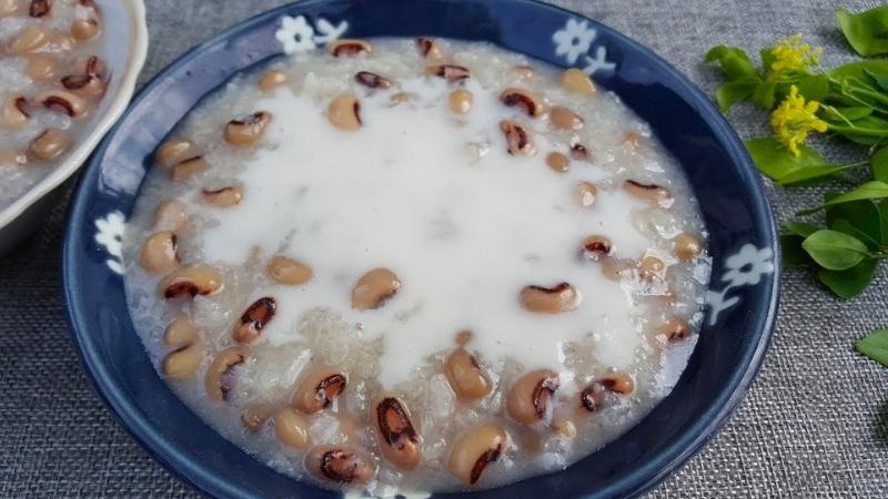 Ăn chè đậu trắng cùng nước cốt dừa thơm ngon