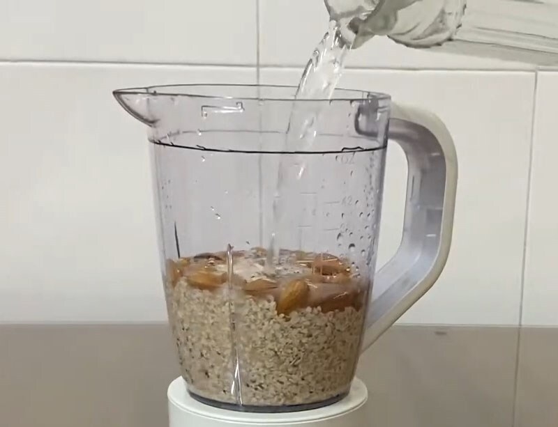 Ngâm yến mạch và hạnh nhân