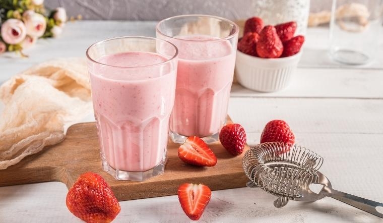 Sữa dâu tây hạnh nhân có mùi thơm khó cưỡng, vị ngòn ngọt rất tuyệt