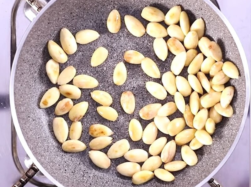 Rang hạt hạnh nhân