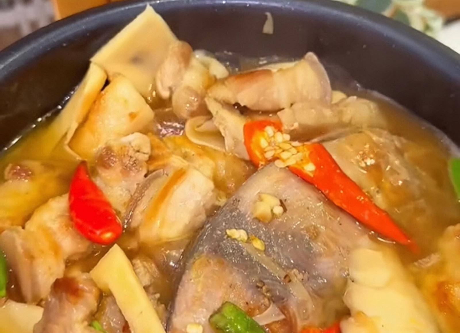 Kho cá ngừ với măng