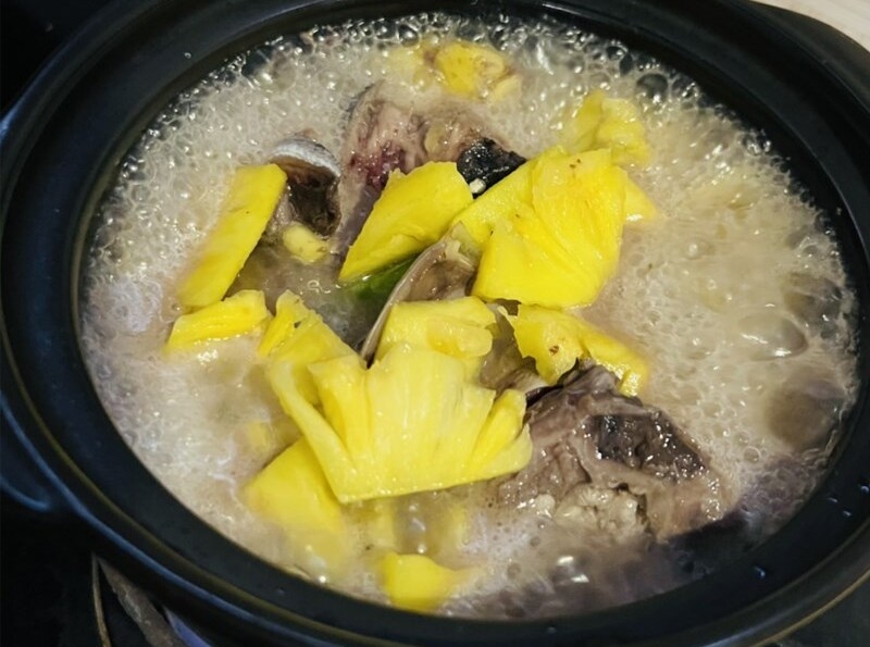 Kho cá ngừ với thơm