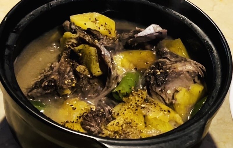 Đầu cá ngừ kho thơm chua chua cay cay cực tốn cơm