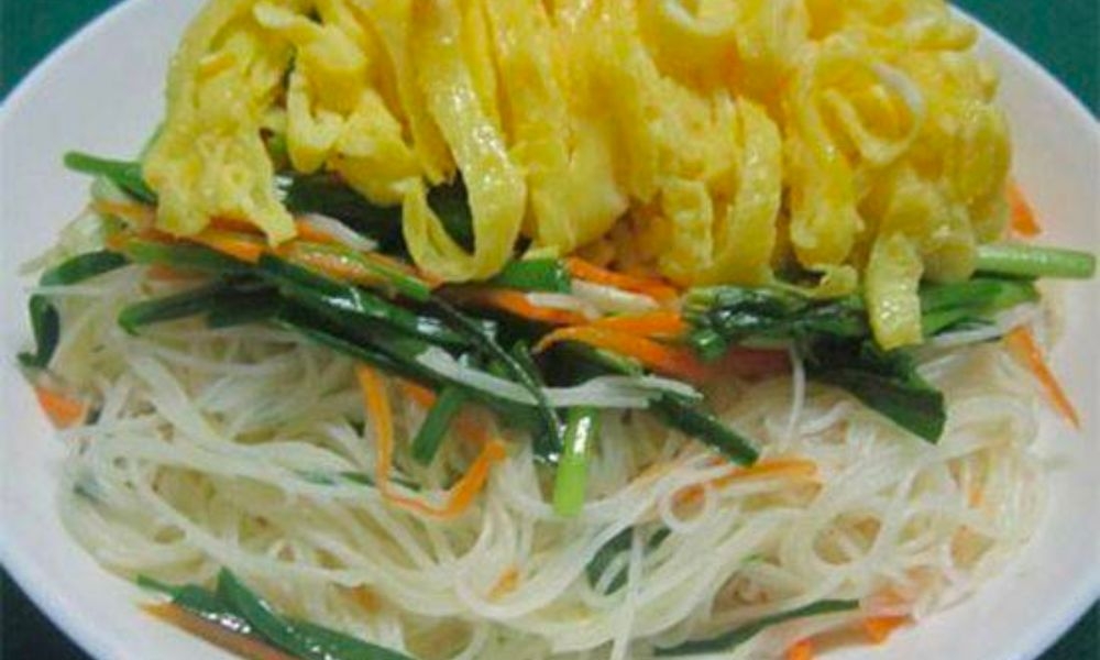 bún xào trứng