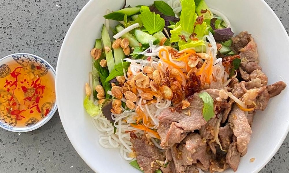 bún xào thịt