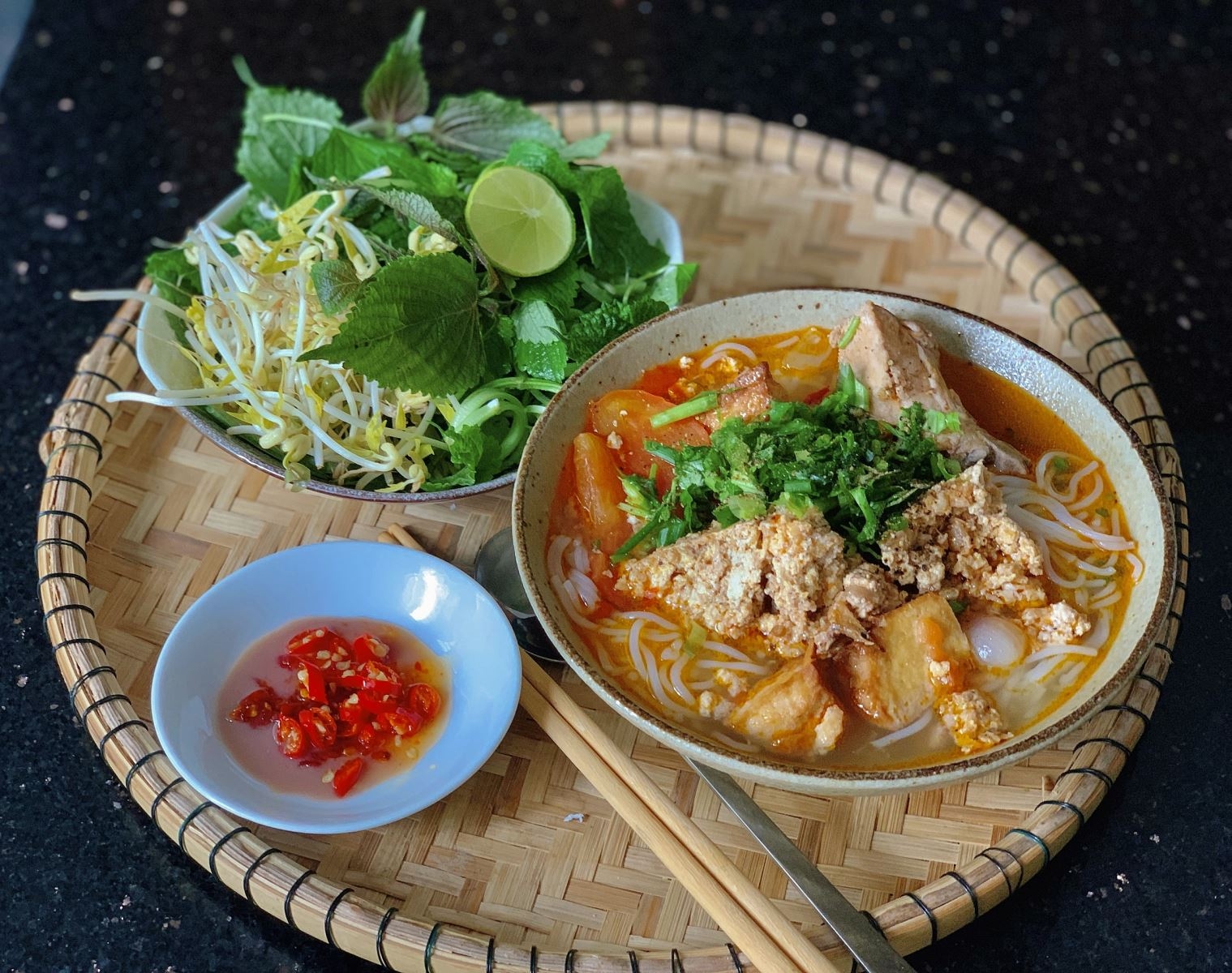 Cách nấu bún riêu cua đồng ngọt nước, thơm ngon