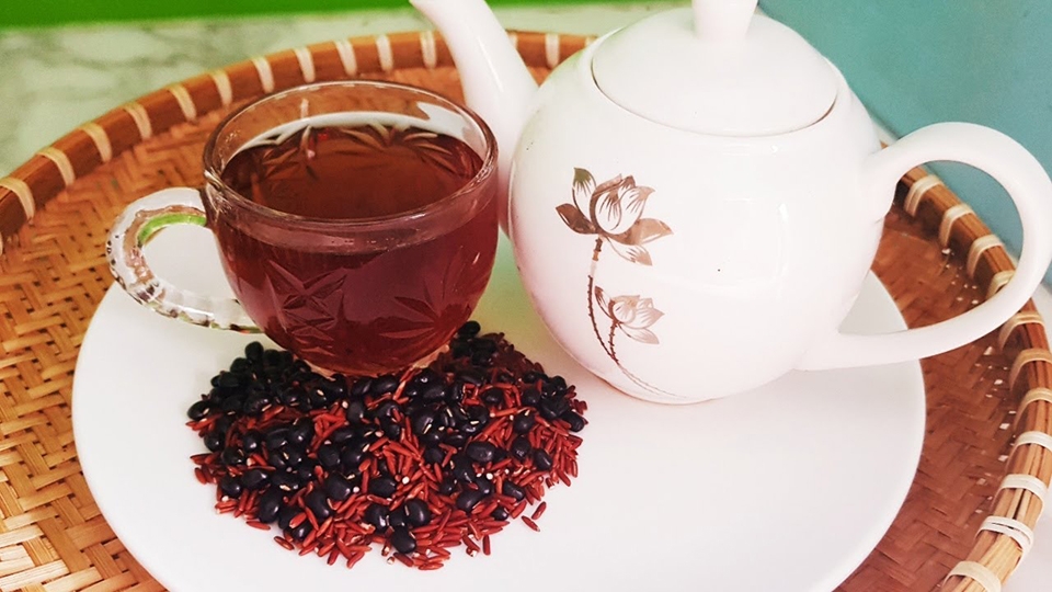 cách nấu trà gạo lứt đậu đen (ảnh 1)