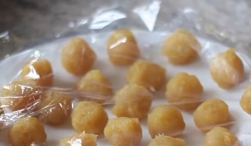 Chia nhỏ nhân bánh