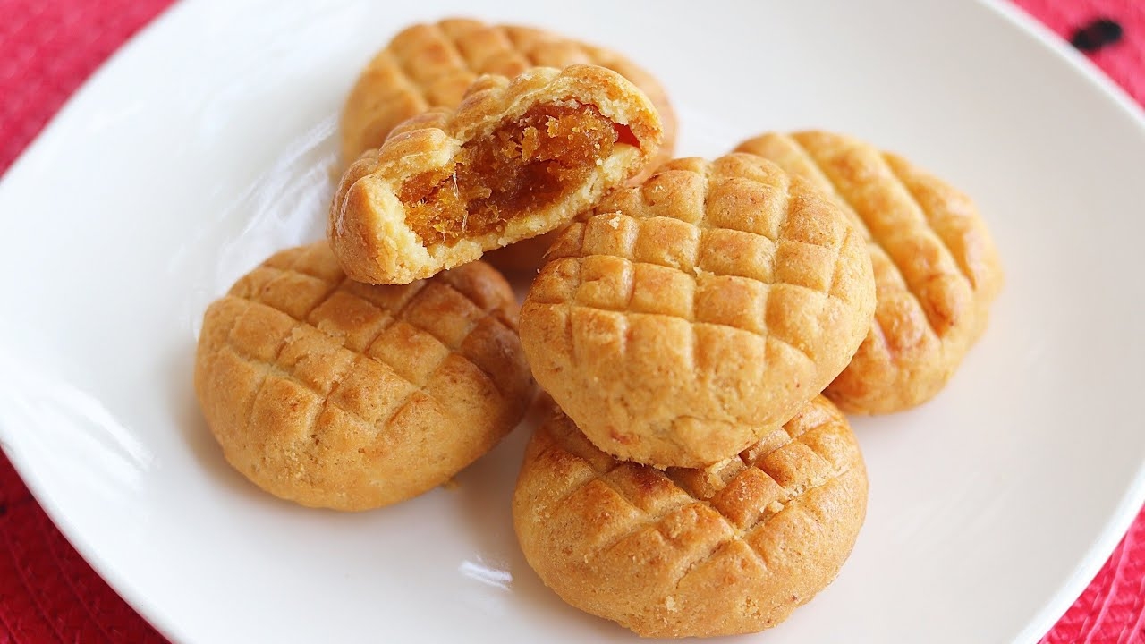 Bánh dứa nhân sầu riêng có sắc vàng đẹp mắt, vị lạ miệng, dễ gây nghiện