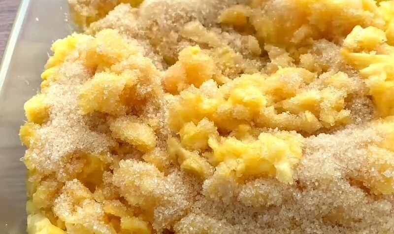 Ướp dứa tươi với đường