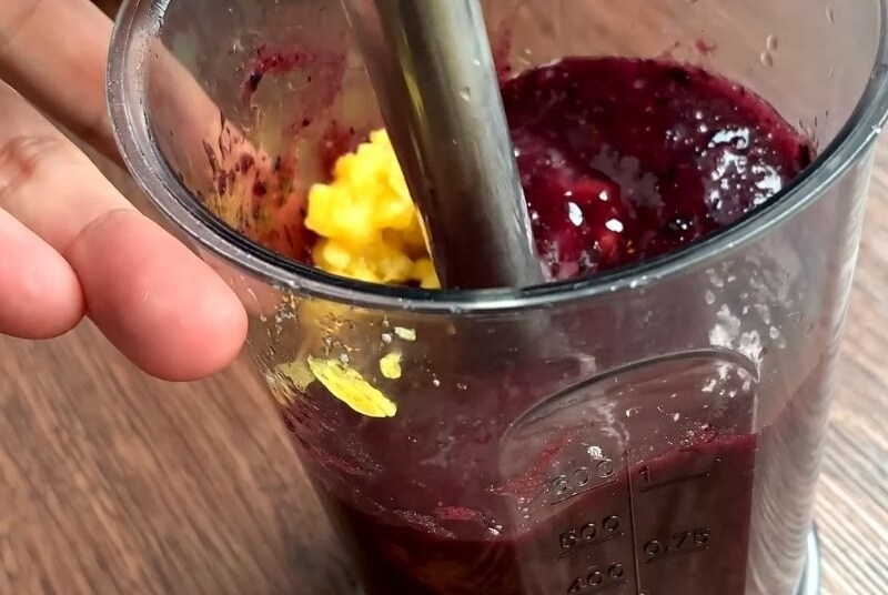 Xay việt quất và dứa